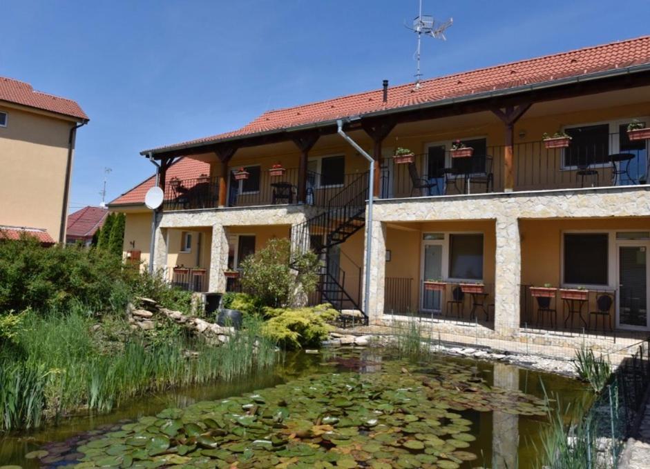 Penzion Julia Dunajská Streda Exteriér fotografie